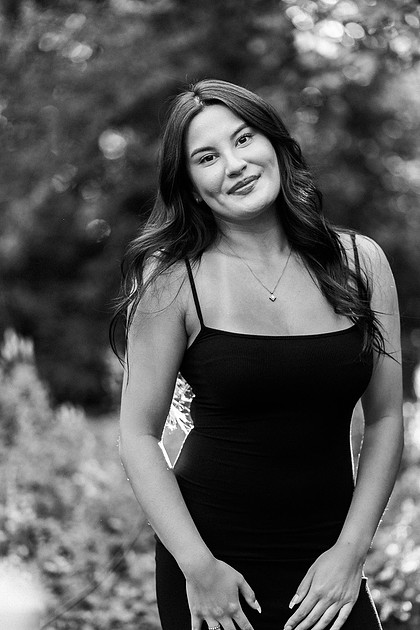 formal portraits of family of 5 in a garden