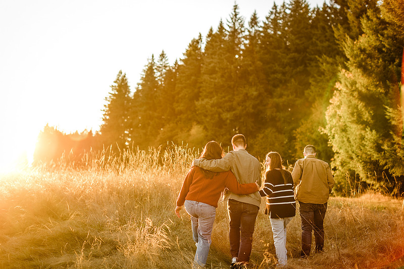 Family of 4 with teens in a field in Vancouver, WA in the Fall