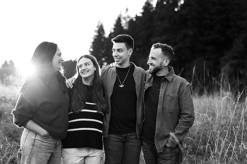 Family of 4 with teens in a field in Vancouver, WA in the Fall