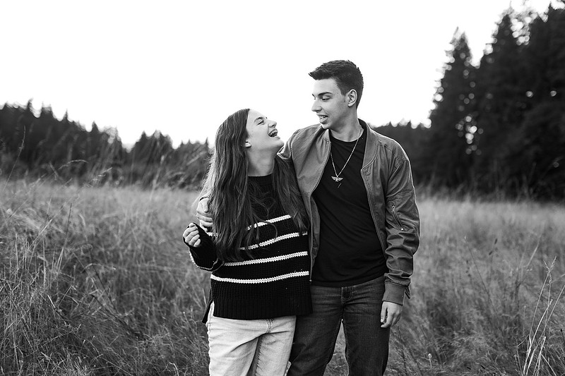 Family of 4 with teens in a field in Vancouver, WA in the Fall