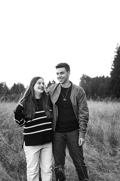 Family of 4 with teens in a field in Vancouver, WA in the Fall