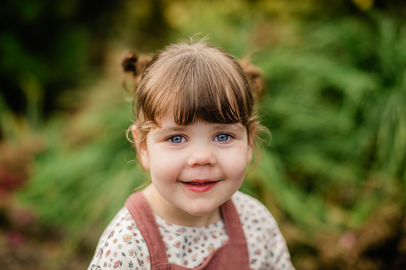 family of 4 with twin girl toddlers in Vancouver, WA during Fall