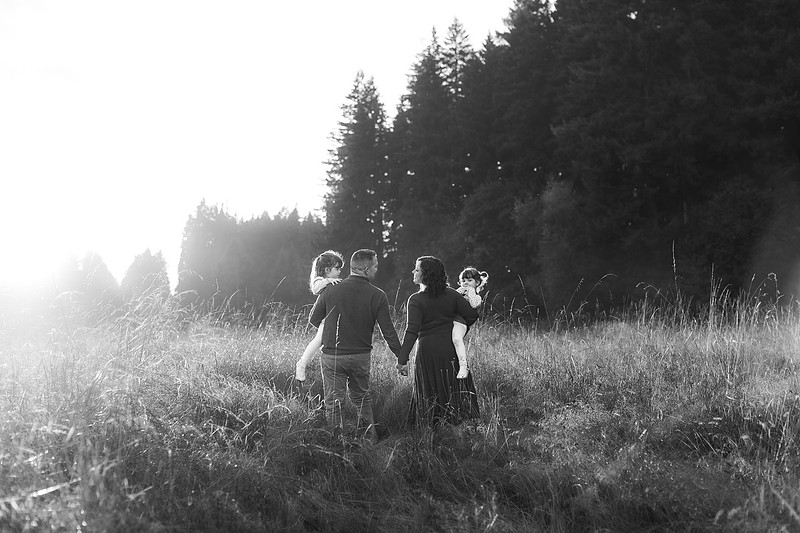 family of 4 with twin girl toddlers in Vancouver, WA during Fall