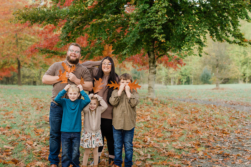 Family of 5 in the Fall in Vancouver, WA
