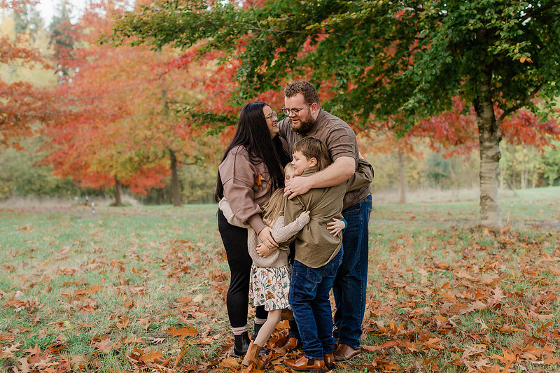 Family of 5 in the Fall in Vancouver, WA