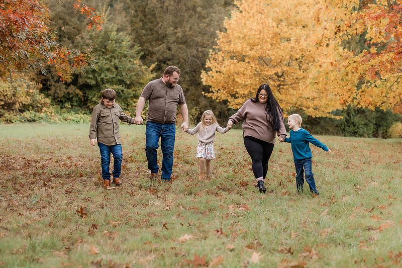 Family of 5 in the Fall in Vancouver, WA