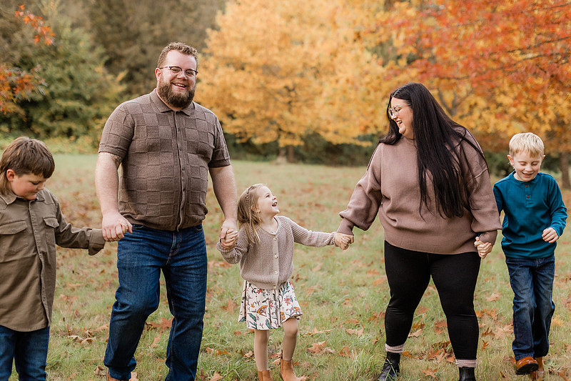 Family of 5 in the Fall in Vancouver, WA