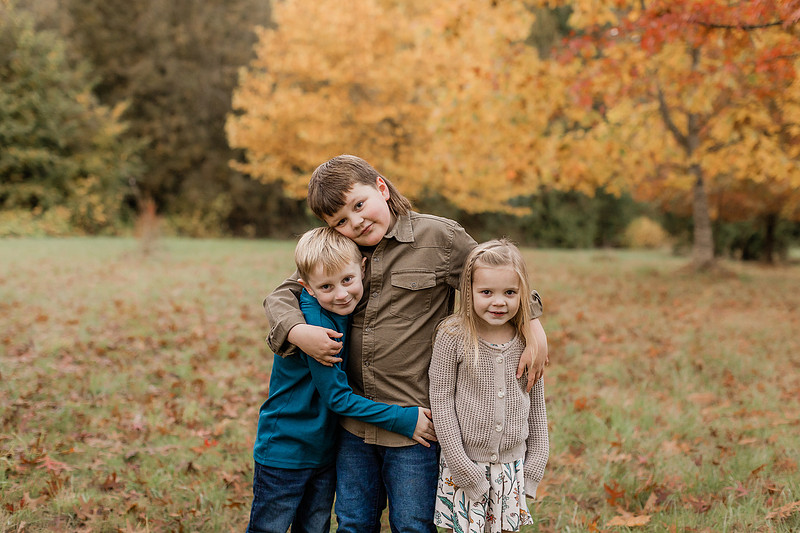 Family of 5 in the Fall in Vancouver, WA