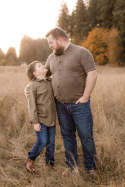 Family of 5 in the Fall in Vancouver, WA