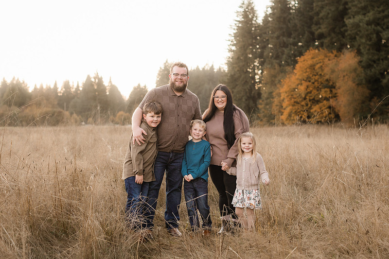 Family of 5 in the Fall in Vancouver, WA