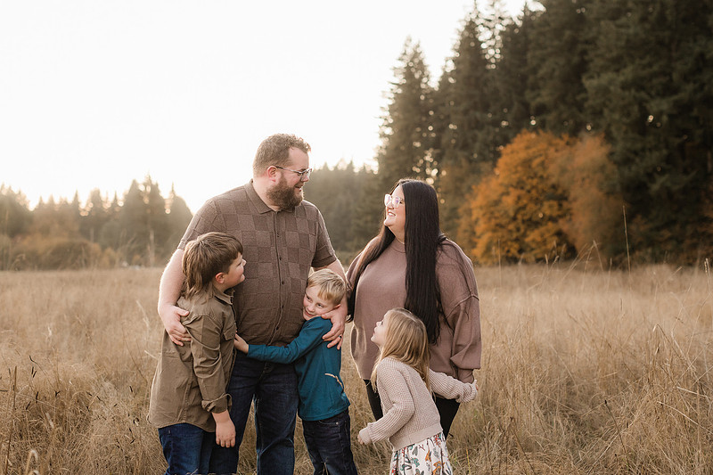 Family of 5 in the Fall in Vancouver, WA