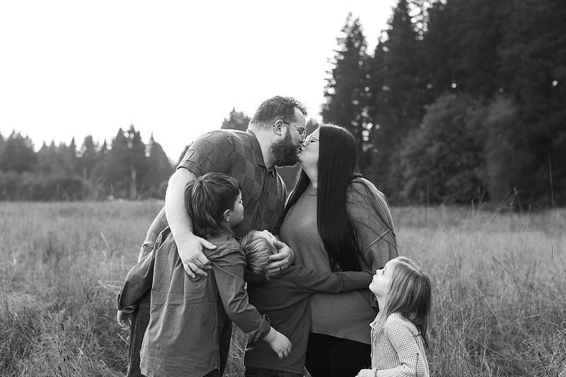 Family of 5 in the Fall in Vancouver, WA