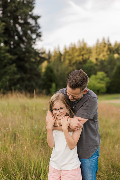 Family of 5 in the garden and field in Vancouver, WA