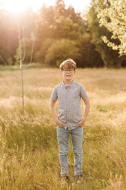 Family of 5 in the garden and field in Vancouver, WA
