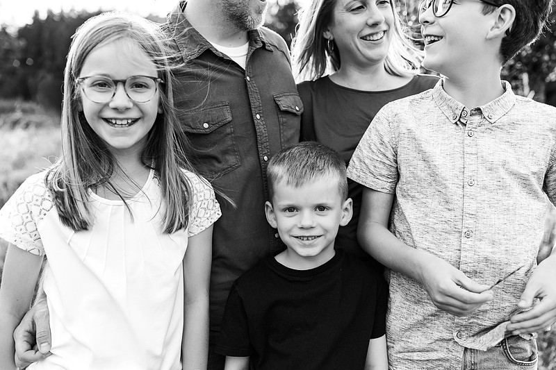 Family of 5 in the garden and field in Vancouver, WA