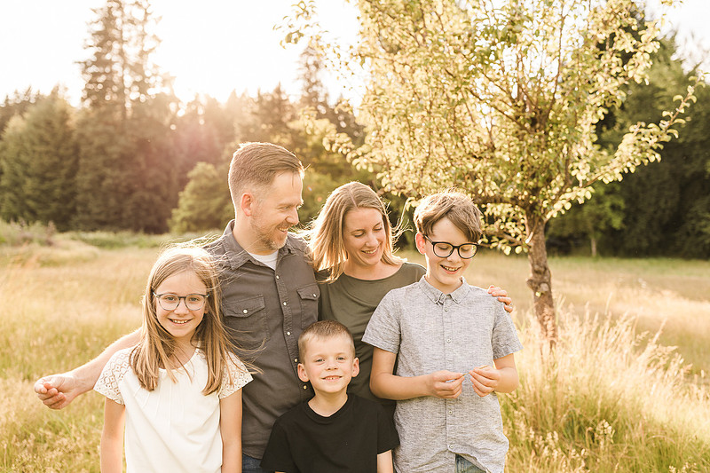 Family of 5 in the garden and field in Vancouver, WA