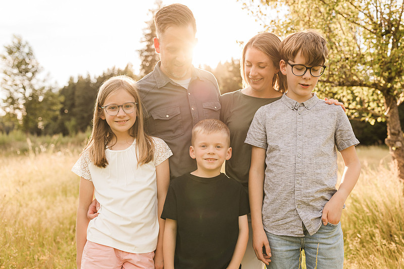 Family of 5 in the garden and field in Vancouver, WA