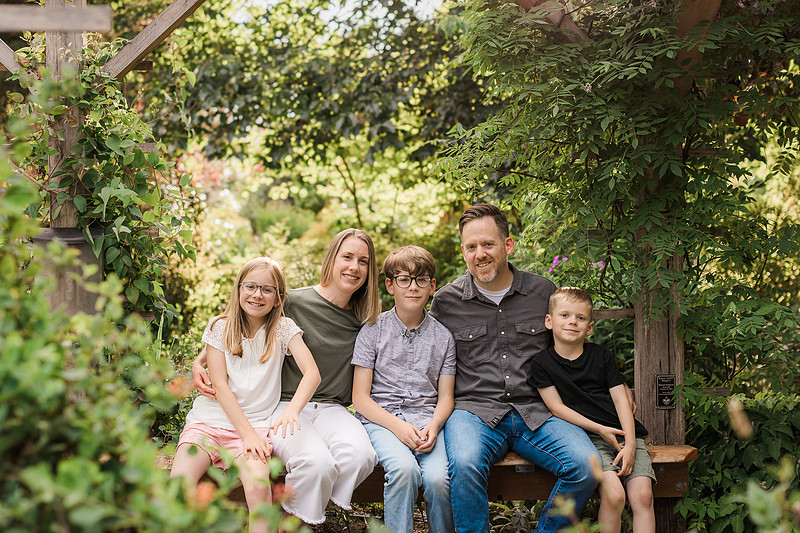 Family of 5 in the garden and field in Vancouver, WA