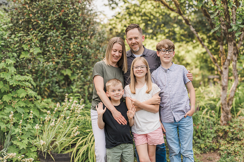 Family of 5 in the garden and field in Vancouver, WA