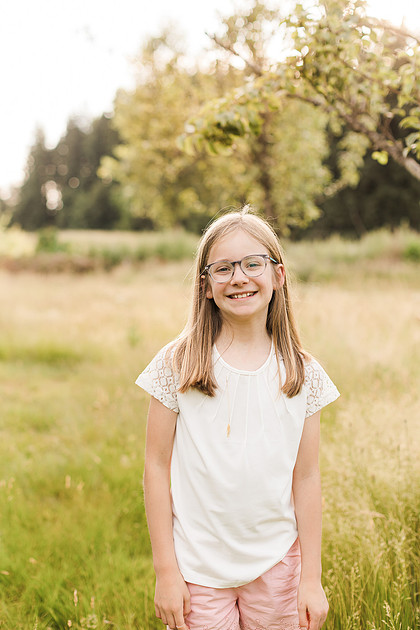 Family of 5 in the garden and field in Vancouver, WA