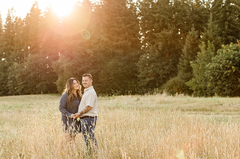 Family of 5 in a field in Vancouver, WA