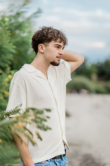 Senior boy by the Columbia River in downtown Vancouver, WA